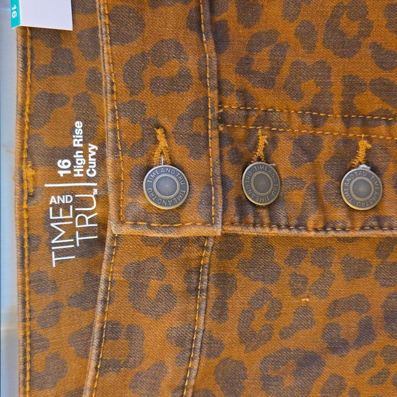 Time and Tru Leopard Print Jeans - Picture 4 of 6